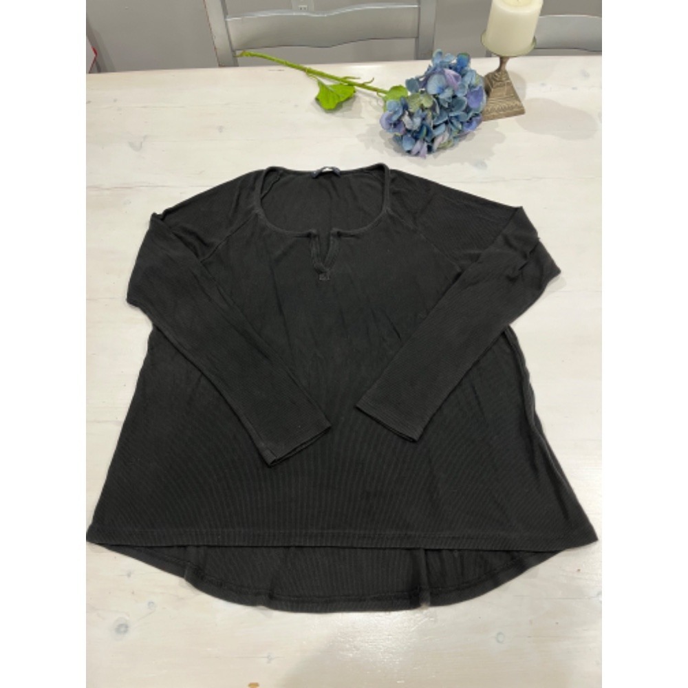 Brandy Melville Ribbed‎ Long Sleeve Top Henley Neckline Casual One Size